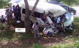 อุบัติเหตุรถตู้โดยสารหาดใหญ่-พัทลุง เสียหลักชนต้นไม้ข้างทาง