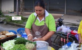 ข้าวยำสูตรโบราณ  ขายทุกเช้าบริเวณตลาดถนนสายในหน้าบิ๊กซี คลองแห