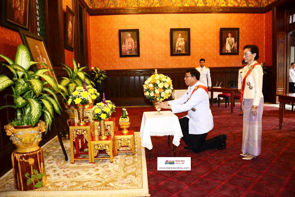 ประธานสภานิติบัญญัติแห่งชาติ พร้อมภริยาร่วมลงนามถวายพระพรพระบาทสมเด็จพระเจ้าอยู่หัว เนื่องในวันเฉลิมพระชนมพรรษา 5 ธันวาคม 2558