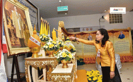 เลขาธิการวุฒิสภานำคณะผู้บริหารและบุคลากรสำนักงานเลขาธิการวุฒิสภาถวายพระพรชัยมงคลและถวายสัตย์ปฏิญาณเพื่อเป็นข้าราชการที่ดีและพลังของแผ่นดิน