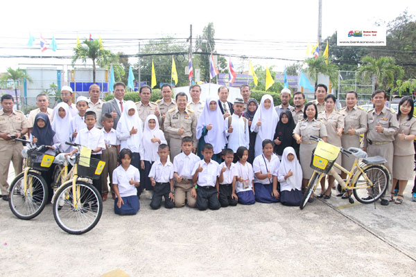 ผอ.สช.ยะลาร่วมเป็นเกียรติในพิธีมอบรถจักรยานพระราชทานแก่นักเรียนยากจนและด้อยโอกาสในจังหวัดยะลา