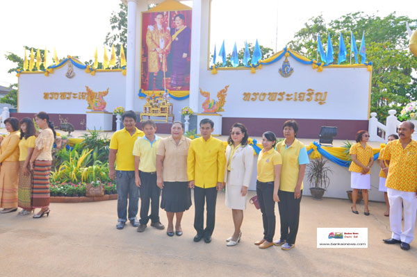 ผู้ว่าฯ เพชรบุรีนำพสกนิกรทุกหมู่เหล่าร่วมทำบุญตักบาตรและเจริญพิธีเจริญพระพุทธมนต์ถวายพระพรชัยมงคลเฉลิมพระเกียรติ พระบาทสมเด็จพระเจ้าอยู่หัวและสมเด็จพระนางเจ้าฯพระบรมราชินีนาถ