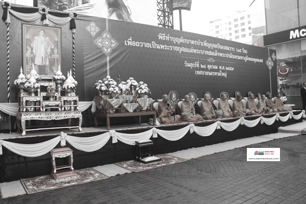 เทศบาลนครหาดใหญ่ร่วมทำบุญตักบาตรพระภิกษุสงฆ์ 89 รูป บำเพ็ญพระราชกุศลปัณรสมวาร (15 วัน) เพื่อถวายเป็นพระราชกุศลแด่พระบาทสมเด็จพระปรมินทรมหาภูมิพลอดุลยเดช