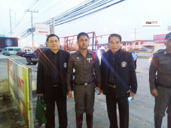 ตำรวจสภ.เมืองเพชรบุรีร่วมกันปล่อยรถเพื่อเดินทางไปสักการะพระบรมศพฯ