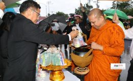 จังหวัดสงขลาร่วมพิธีทำบุญตักบาตรถวายเป็นพระราชกุศลแด่พระบาทสมเด็จพระปรมินทรมหาภูมิพลอดุลยเดช สวรรคต ครบ 100 วัน