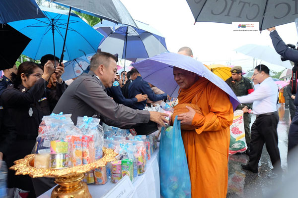 ผกก.ฝอ.5 พร้อมตัวแทนข้าราชการตำรวจภูธรภาค 9 ร่วมพิธีทำบุญตักบาตรบำเพ็ญกุศลสตมวาร (๑๐๐ วัน)