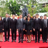 สนช. ร่วมพิธีวางพานพุ่มอุปกรณ์การเรียนสักการะอนุสาวรีย์ ศาสตราจารย์ ดร.ปรีดี พนมยงค์ เนื่องในงานวันปรีดี พนมยงค์ ประจำปี 2560