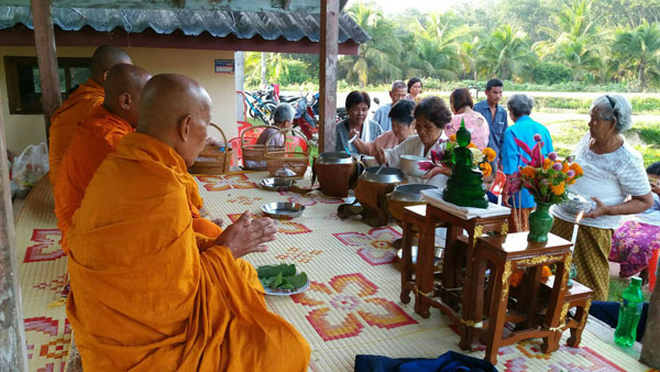 ตำบลฉาง อำเภอนาทวี จังหวัดสงขลาทำบุญตักบาตรเข้าพรรษา(ตักบาตรหัวษา)