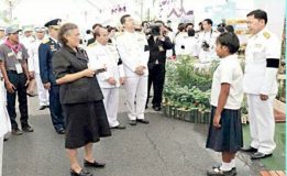 สมเด็จพระเทพรัตนราชสุดาฯ สยามบรมราชกุมารี เสด็จพระราชดำเนินไปยังมหาวิทยาลัยเกษตรศาสตร์ วิทยาเขตกำแพงแสน อำเภอกำแพงแสน จังหวัดนครปฐม ทรงเปิดงานชุมนุมยุวเกษตรกรและที่ปรึกษายุวเกษตรกรระดับประเทศ ประจำปี 2560