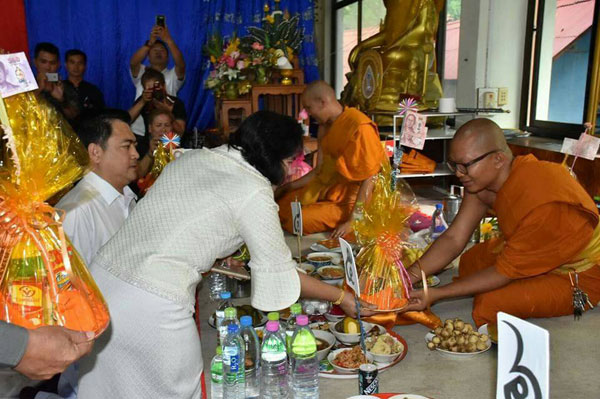 สำนักงานวัฒนธรรมจังหวัดราชบุรีดำเนินโครงการเข้าวัดทำบุญวันธรรมสวนะ จังหวัดราชบุรี ประจำปี 2560 ครั้งที่ 3