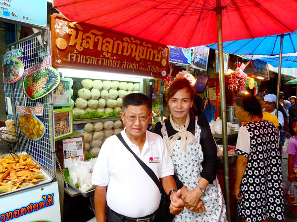 ร้านนิสาลูกชิ้นยักษ์ เจ้าแรกเจ้าเดียวในตลาดร้อยปีสามชุก