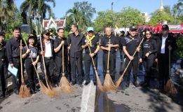 ชาวจังหวัดสุรินทร์ร่วมใจทำ Big Cleaning Day สร้างความสะอาดเมืองครั้งใหญ่ เตรียมการสำหรับงานพระราชพิธีถวายพระเพลิงพระบรมศพและงานถวายดอกไม้จันทน์