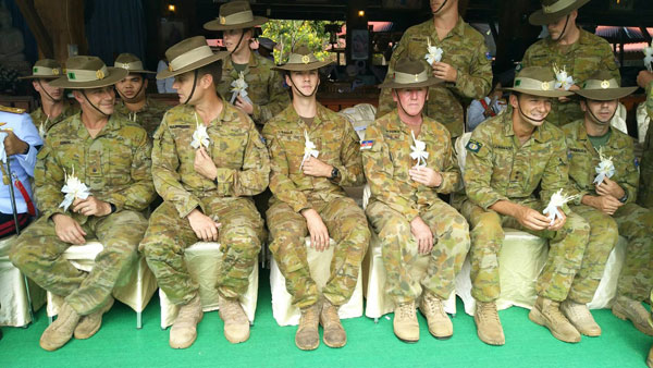 กองทัพบกออสเตรเลียร่วมพิธีถวายดอกไม้จันทน์ งานพระบรมศพฯ