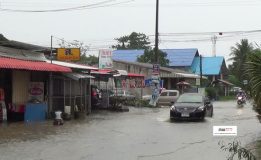 สำนักข่าวบ้านข่าวลงพื้นที่ตรวจสอบสถานการณ์น้ำท่วมบริเวณบ้านป่ากัน หมู่ที่ 5 ตำบลคลองแห อำเภอหาดใหญ่ จังหวัดสงขลา