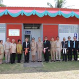 รองนายกรัฐมนตรีมอบห้องสุขาและระบบน้ำตามโครงการเสริมสร้างคุณภาพชีวิตของนักเรียนในโรงเรียนด้อยโอกาสที่จังหวัดสุรินทร์