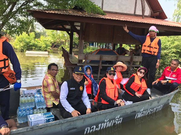 เรือไว้ให้บริการชาวบ้าน ตำบลหลักชัย อ.ลาดบัวหลวง จ.พระนครศรีอยุธยา