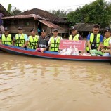 สถานีตำรวจภูธรหาดใหญ่ออกพบปะเยี่ยมเยียนให้กำลังใจ  นำสิ่งของข้าวสาร อาหารแห้ง ถุงยังชีพ และน้ำดื่มมอบให้กับผู้ประสบภัยน้ำท่วมในพื้นที่ชุมชนหน้าเทศบาลควนลัง