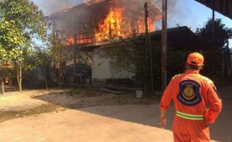 เกิดเหตุเพลิงไหม้บ้านเรือนประชาชน กลางเมืองกาฬสินธุ์