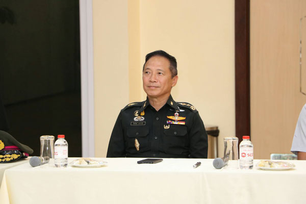 แม่ทัพภาคที่  4  รับฟังแนวทางการดำเนินกิจการควบคู่ไปกับการดูแลชุมชนใกล้เคียง และการช่วยเหลือตอบแทนสังคม จากคณะผู้บริหาร บริษัทปูนซีเมนต์ไทย (ทุ่งสง) จำกัด