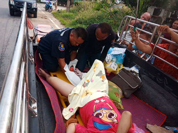 ตราด-กู้ภัยหนุ่มมือคลอด ช่วยหญิงคลอดลูกบนรถปลอดภัยที่เกาะช้าง