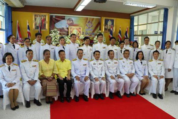 ผู้ว่าฯ ตรังถวายสักการะแด่พระบาทสมเด็จพระปรมินทรมหาภูมิพลอดุลยเดช บรมนาถบพิตร พระบิดาแห่งมาตรฐานการช่างไทย เนื่องในวันมาตรฐานฝีมือแรงงานแห่งชาติ