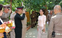 พระเจ้าหลานเธอ พระองค์เจ้าพัชรกิติยาภา เสด็จไปทรงประกอบพิธียกฉัตรเหนือพระประธานในอุโบสถ ณ พุทธอุทยานอารยวังโส วัดป่าเทสรังสี (ธ)