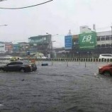 ขอนแก่น : ฝนตกลงมาอย่างหนักในพื้นที่อำเภอเมืองขอนแก่น เป็นเหตุให้น้ำท่วมถนนหลายสาย