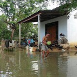 ชาวควนลังเดือดร้อน ฝนตกน้ำท่วมขังเน่าเหม็นเสี่ยงเชื้อโรค