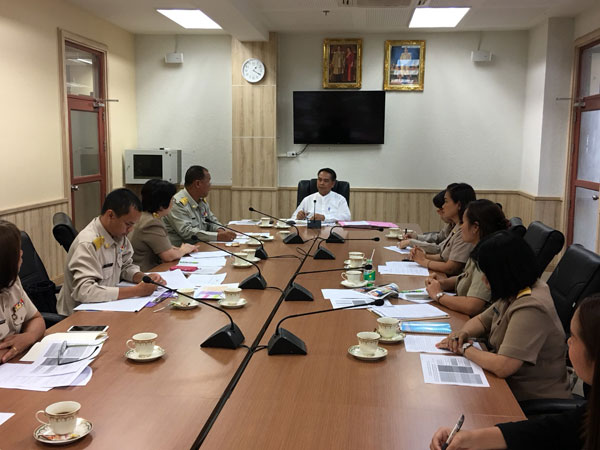 ผู้ว่าฯ อุดรธานีประชุมหารือร่วมกับส่วนราชการที่เกี่ยวข้อง เพื่อรับทราบรายงานความคืบหน้ากรณีแรงงานไทย