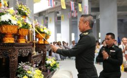 แม่ทัพภาคที่  4  ร่วมพิธีอัญเชิญพระพุทธเมตตาพระประธาน ขึ้นประดิษฐานในพระมหาธาตุเจดีย์จังหวัดพัทลุง