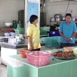 ชลบุรี องค์การบริหารส่วนตำบลหนองไผ่แก้ว ตามติดโรงเรียน ตามความเป็นอยู่เรื่องของอาหารกลางวัน พบไม่มีการทุจริตนักเรียนพอใจกับเมนูอาหาร