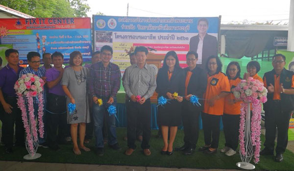 สระบุรี-นายก อบต.หน้าพระลาน ร่วมกับวิทยาลัยอาชีวศึกษาสระบุรี จัดโครงการศูนย์ซ่อมสร้างเพื่อชุมชน”Fixi it Center Thailand 4.0”และโครงการฝึกอาชีพ ประจำปี 2561 ของ อบต.หน้าพระลาน เพื่อช่วยเหลือและบรรเทาความเดือดร้อนของประชาชนในชุมชน