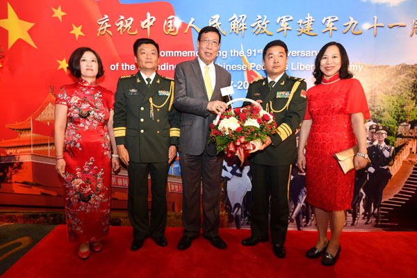 สนช. ร่วมงานเลี้ยงพร้อมมอบกระเช้าดอกไม้แสดงความยินดีเนื่องในโอกาสครบรอบ 91 ปี การสถาปนากองทัพปลดปล่อยประชาชนจีน