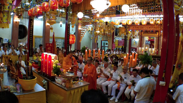 พิธีเวียนธูป เนื่องในเทศกาลกินเจ ประจำปี 2561 ณ ศาลเจ้าไต้ฮงกง มูลนิธิป่อเต็กตึ๊ง พลับพลาไชย กรุงเทพฯ