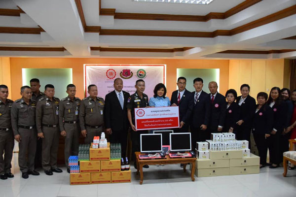 สมาคมยูนนานแห่งประเทศไทยมอบเครื่องคอมพิวเตอร์ให้แก่โรงเรียนตำรวจตระเวนชายแดนทั่วประเทศ