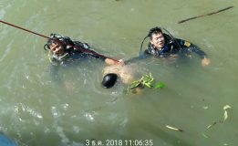ชายชาวต่างชาติกระโดดน้ำบริเวณท่าน้ำสะพานพุทธ