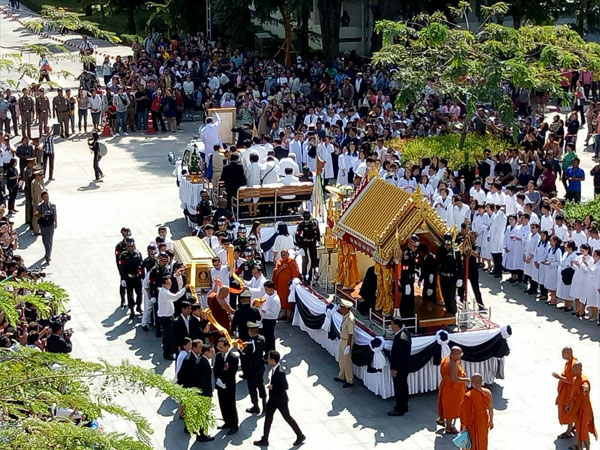 เริ่มพิธีขอขมาร่างครูใหญ่หลวงพ่อคูณ