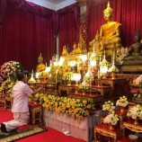 พ่อเมืองสุราษฎร์ธานีนำข้าราชการและพุทธศาสนิกชนร่วมเวียนเทียน ในกิจกรรมส่งเสริมการเผยแผ่พระพุทธศาสนาเนื่องในเทศกาลวันวิสาขบูชา ประจำปี 2562