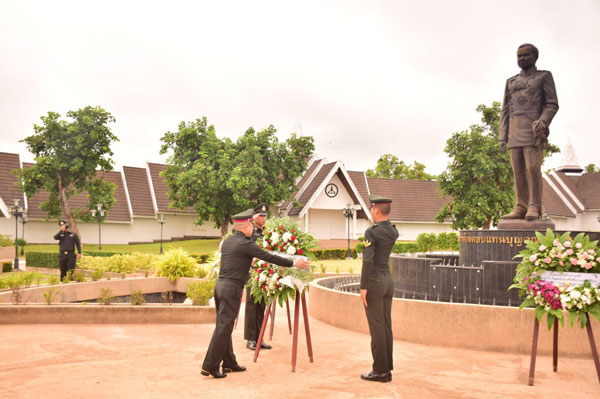 พิธีวางพวงมาลาแสดงความอาลัย