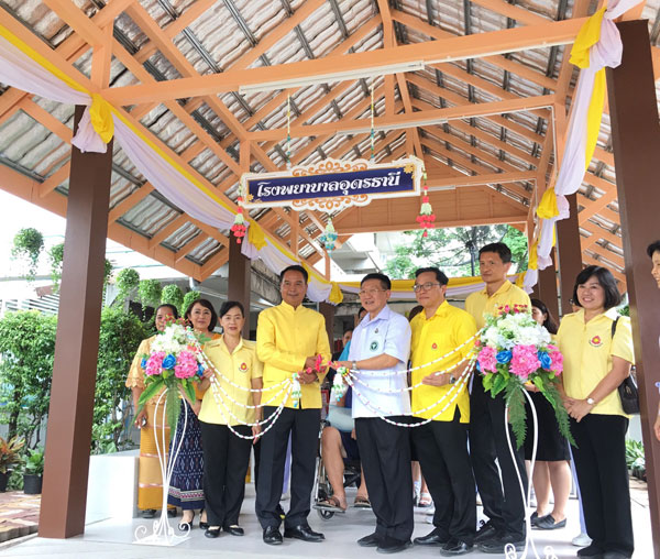 ผู้ว่าฯ อุดรธานีเปิดจุดรับส่งผู้ป่วยแห่งใหม่