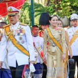 พระบาทสมเด็จพระเจ้าอยู่หัว และสมเด็จพระนางเจ้าฯ พระบรมราชินี เสด็จพระราชดำเนินไปในการพระราชพิธีเฉลิมพระนามสมเด็จพระสังฆราชเจ้า