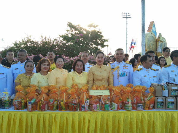 มทบ.42 ร่วมพิธีทำบุญตักบาตร เนื่องในวันเฉลิมพระชนมพรรษา พระบาทสมเด็จพระเจ้าอยู่หัว