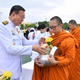 วุฒิสภาร่วมพิธีทำบุญตักบาตรพระสงฆ์และสามเณร จำนวน 558 รูป เฉลิมพระเกียรติ