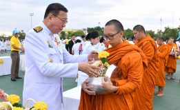 วุฒิสภาร่วมพิธีทำบุญตักบาตรพระสงฆ์และสามเณร จำนวน 558 รูป เฉลิมพระเกียรติ