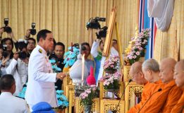 วุฒิสภาร่วมพิธีทำบุญตักบาตรเนื่องในโอกาสวันเฉลิมพระชนมพรรษาสมเด็จพระนางเจ้าสิริกิติ์ พระบรมราชินีนาถ พระบรมราชชนนีพันปีหลวง