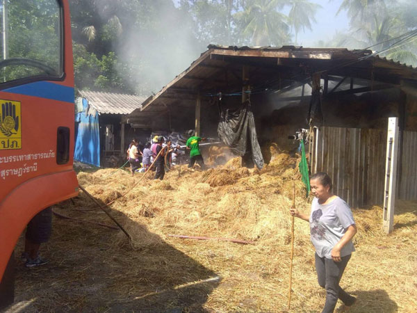 เพลิงไหม้โรงเก็บฟาง พื้นที่สะพานบางมัง อ.พุนพิน จ.สุราษฎร์ธานี