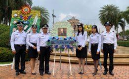 ทหญ. ร่วมพิธีวางพวงมาลาถวายราชสักการะพระราชานุสาวรีย์สมเด็จพระมหิตลาธิเบศร อดุลยเดชวิกรม พระบรมราชชนก