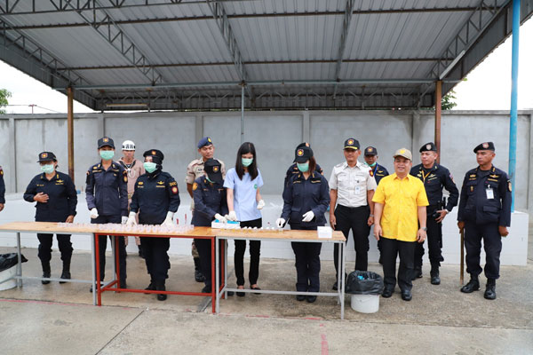 เรือนจำจังหวัดสงขลา นำเจ้าหน้าที่ฝ่ายความมั่นคง เปิดปฏิบัติการจู่โจมตรวจค้นเรือนจำกรณีพิเศษตั้งแต่รุ่งสาง เพื่อตรวจหาสิ่งผิดกฎหมายและสิ่งของต้องห้าม พร้อมสุ่มตรวจปัสสาวะผู้ต้องขัง 200 คน เพื่อหาสารเสพติด เบื้องต้นไม่พบสารเสพติดและสิ่งผิดกฎหมาย