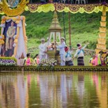 ชาวน่านจัดขบวนอัญเชิญถ้วยพระราชทานแข่งเรือล่องน้ำน่านยิ่งใหญ่ตระการตา