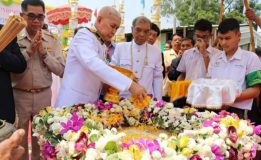 หัวหน้าสำนักงานราชเลขานุการในพระองค์พระบาทสมเด็จพระเจ้าอยู่หัว​ วางศิลาฤกษ์อาคารอเนกประสงค์แบบพิเศษ​โรงเรียนเสาไห้”วิมลวิทยานุกูล”